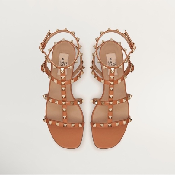 Valentino Garavani Brown leather Gold Rockstud ankle strap flat sandals EU 39.5 - Picture 2 of 13
